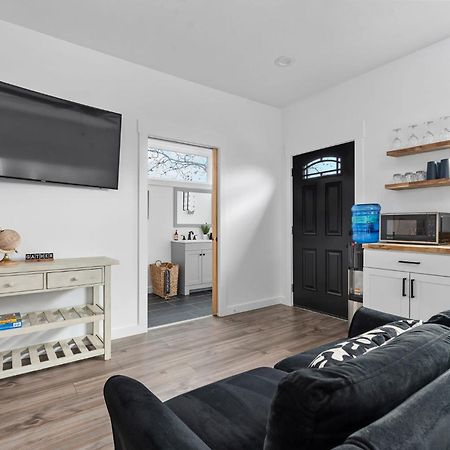 Hidden Cottage Mins To Main St And Sleeps 4 Fredericksburg Exteriör bild