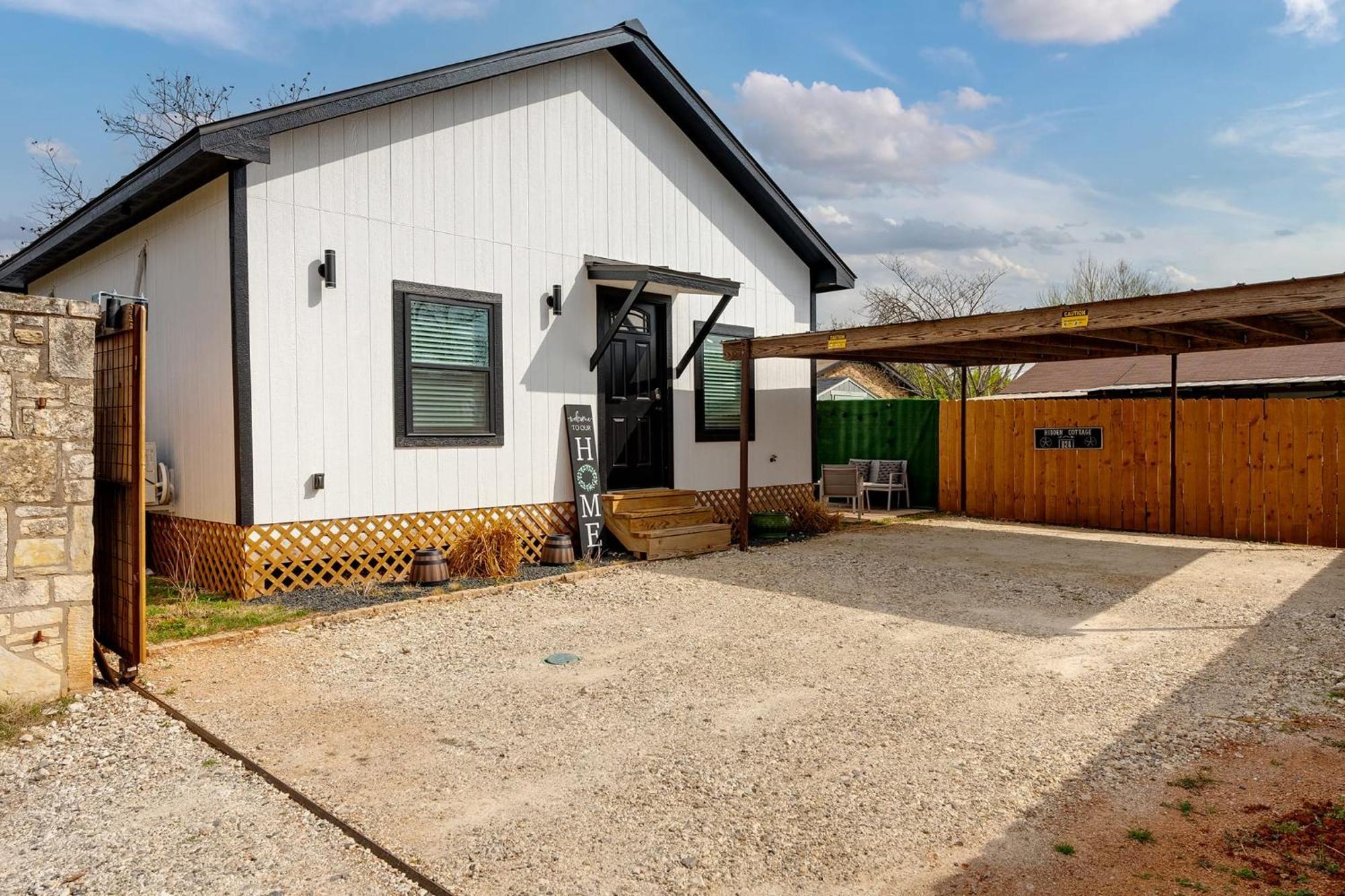 Hidden Cottage Mins To Main St And Sleeps 4 Fredericksburg Exteriör bild