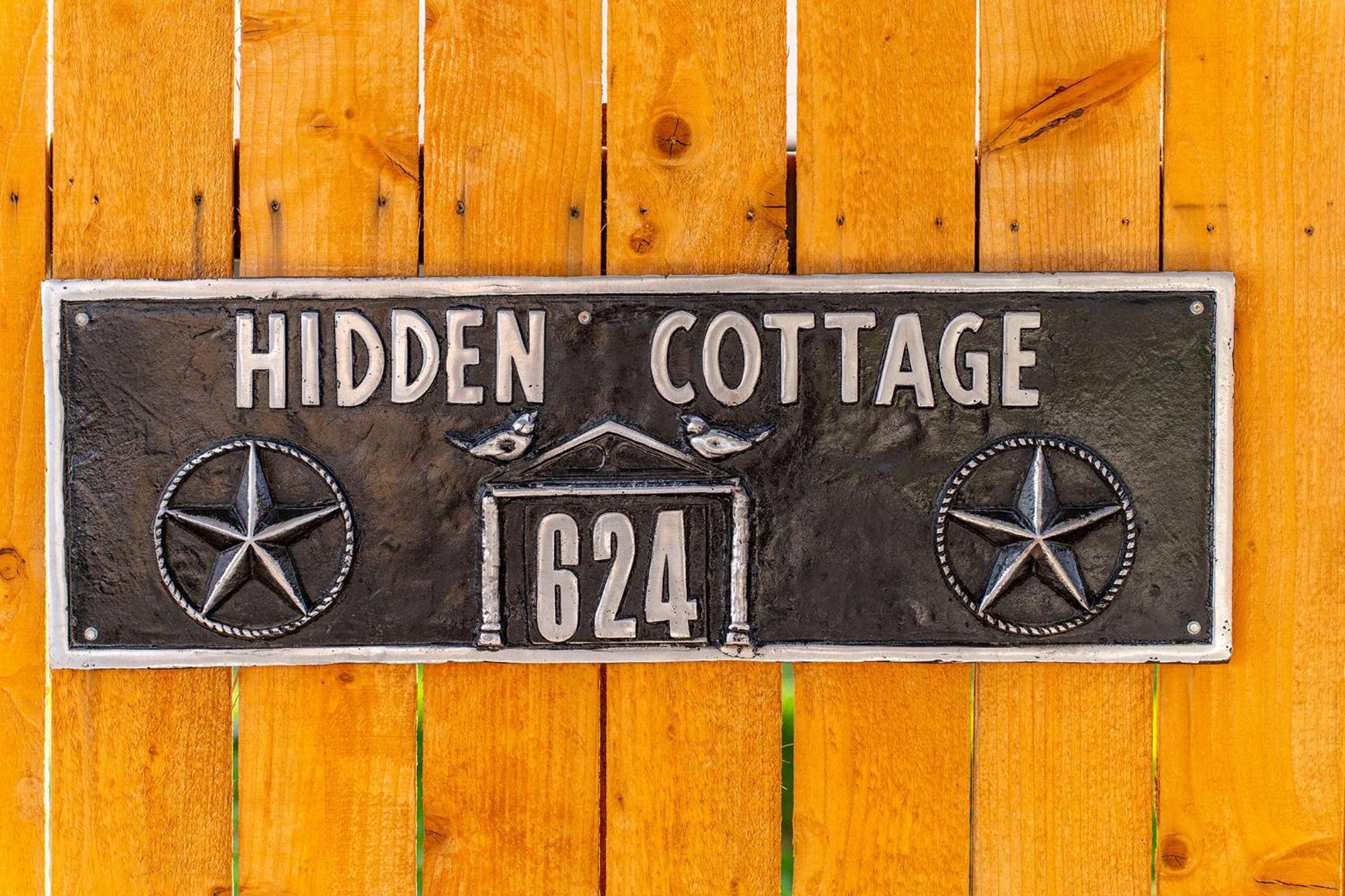 Hidden Cottage Mins To Main St And Sleeps 4 Fredericksburg Exteriör bild