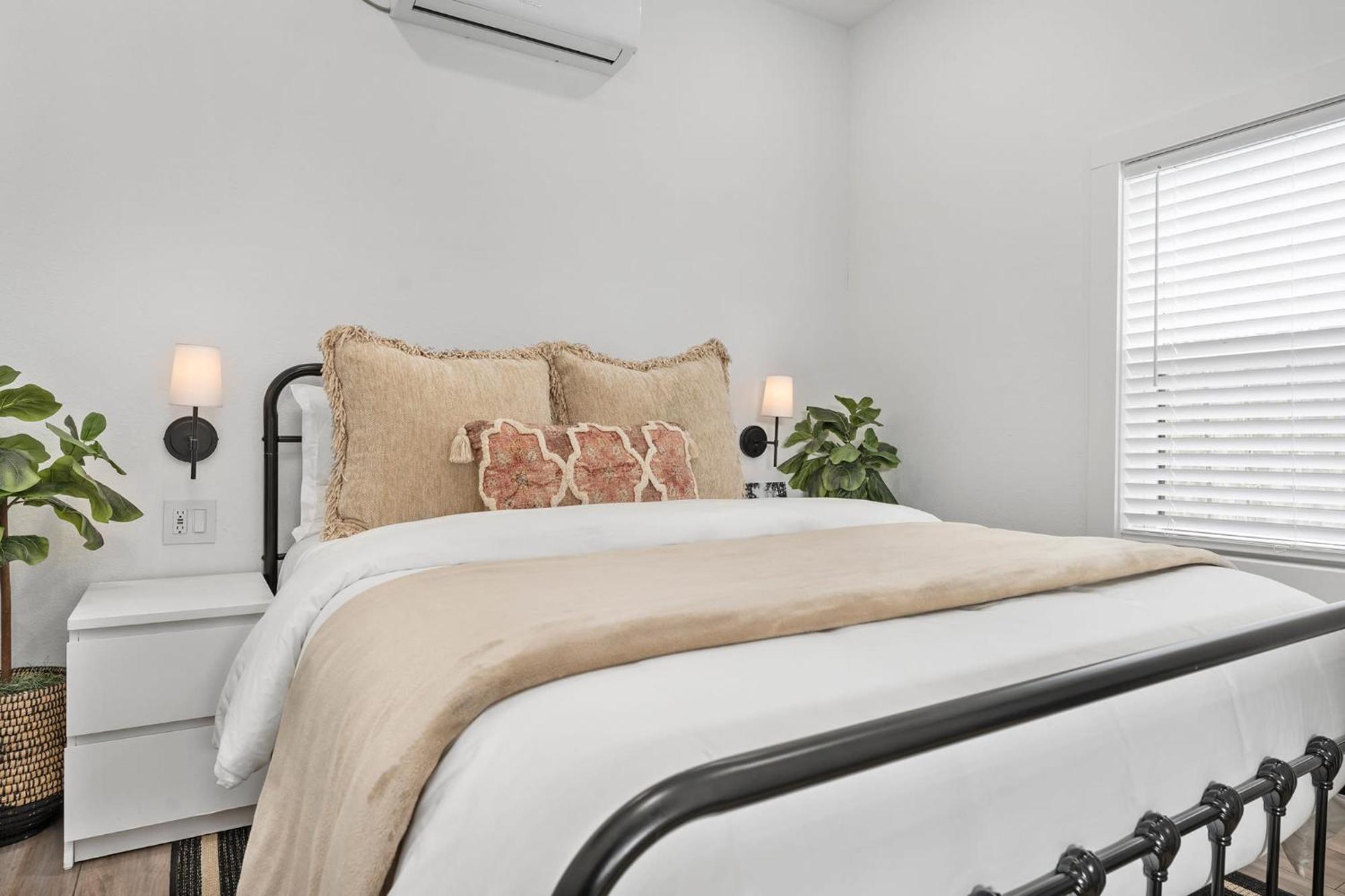 Hidden Cottage Mins To Main St And Sleeps 4 Fredericksburg Exteriör bild