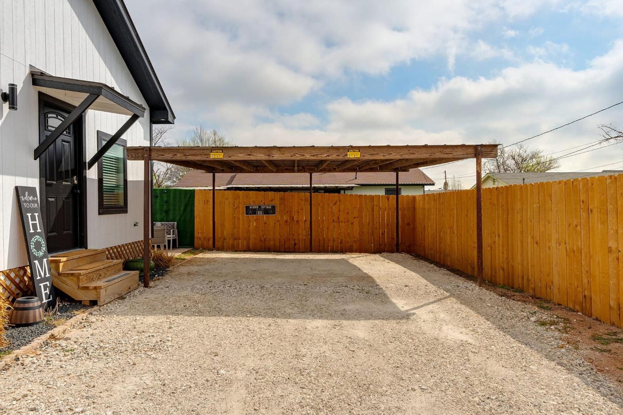 Hidden Cottage Mins To Main St And Sleeps 4 Fredericksburg Exteriör bild