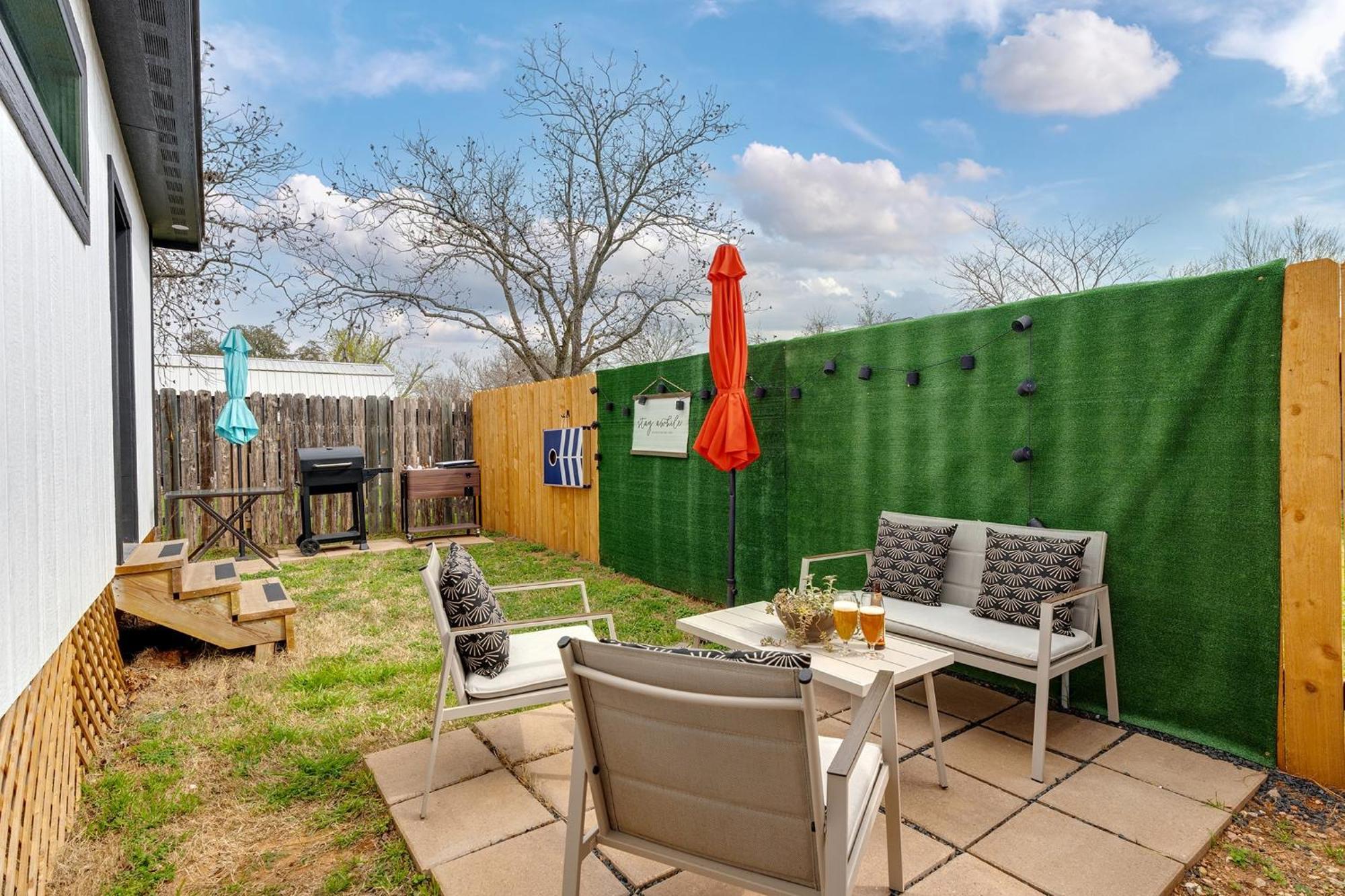 Hidden Cottage Mins To Main St And Sleeps 4 Fredericksburg Exteriör bild